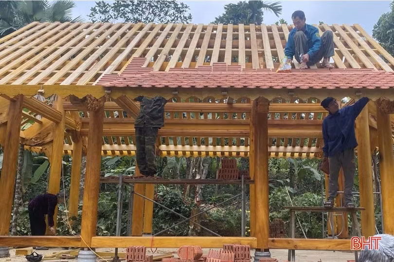 Rời phố về quê, U40 nổi danh với nghề mộc gia truyền