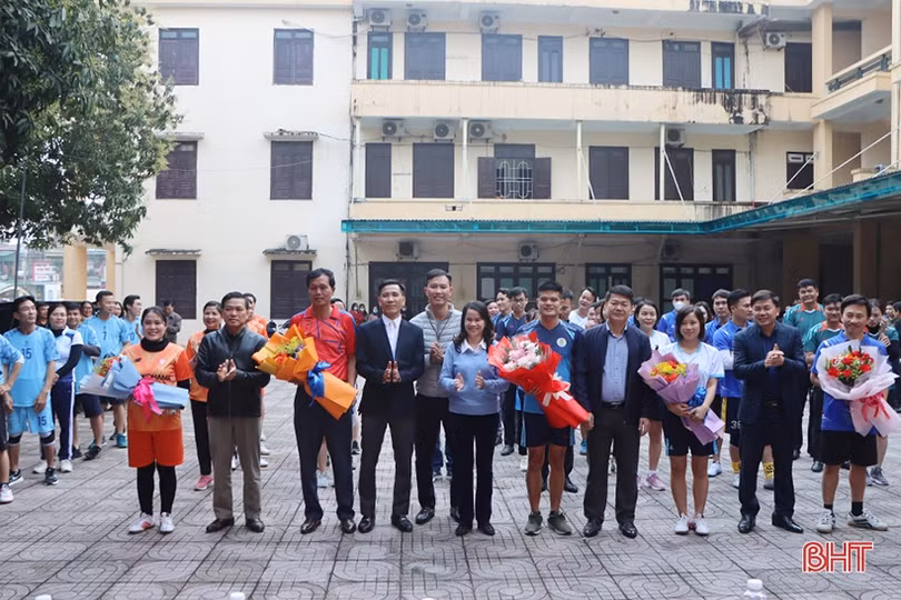 Sôi nổi giải bóng chuyền mừng đại hội công đoàn các cấp ở Cẩm Xuyên