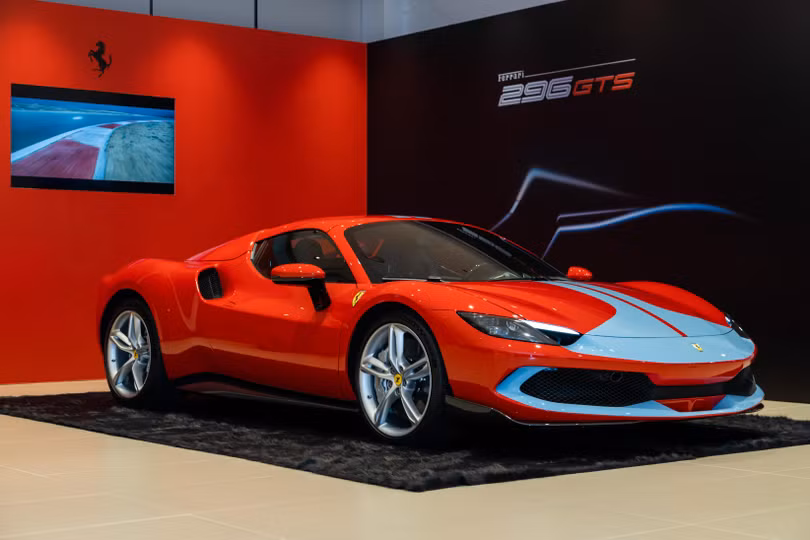 Chiêm ngưỡng siêu xe mui trần Ferrari 296 GTS, giá bán hơn 23 tỷ đồng