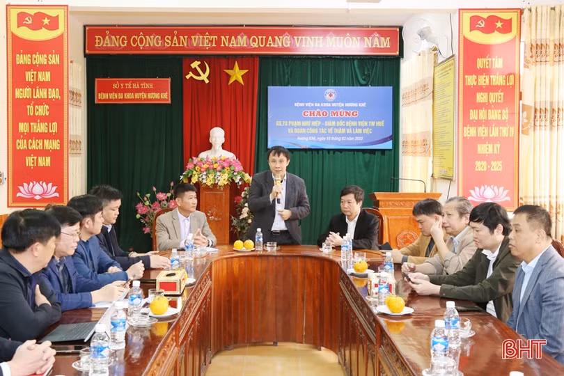 Giám đốc Bệnh viện Trung ương Huế tiếp tục khảo sát thực trạng y tế tại Hà Tĩnh
