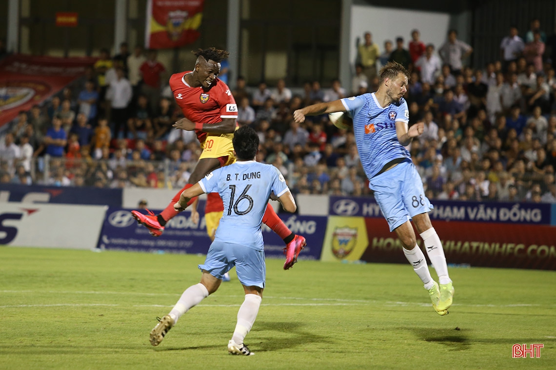 Hồng Lĩnh Hà Tĩnh: Những bước chân không mỏi trên đấu trường V.League 2020