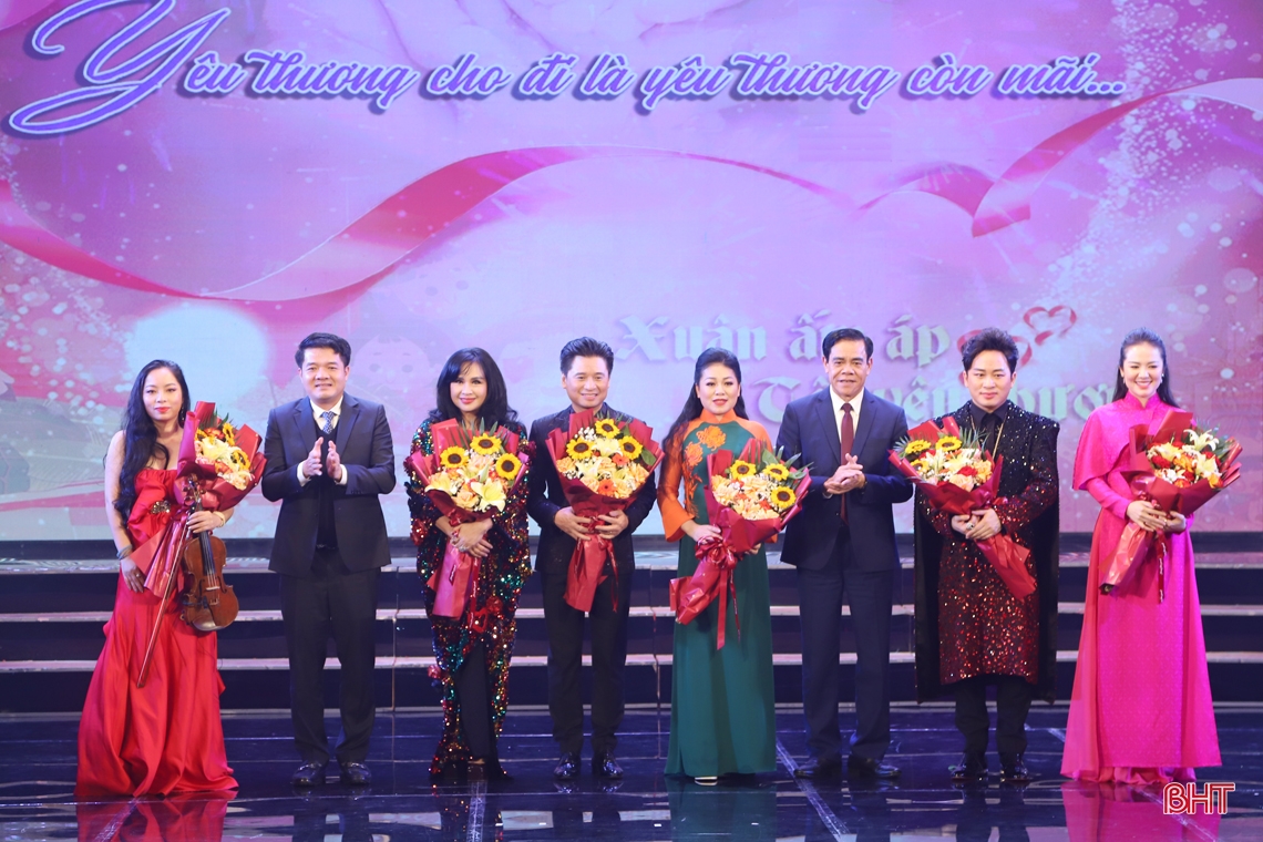Huy động 8,8 tỷ đồng ủng hộ chương trình “Xuân ấm áp - Tết yêu thương”