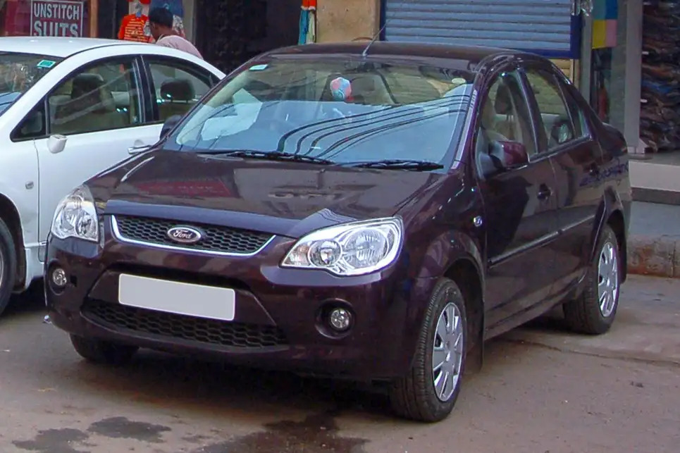 5 mẫu xe bán cả thế hệ mới lẫn cũ: Có bản cũ còn cháy hàng