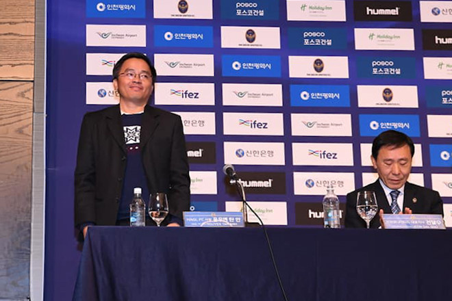 Công Phượng cười rạng rỡ trong ngày ra mắt Incheon tại Hàn Quốc