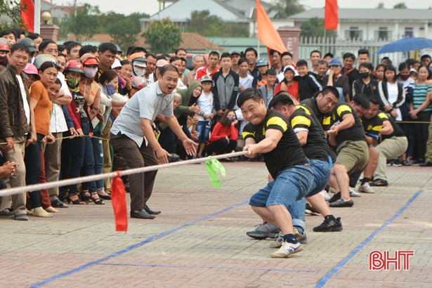 Sôi nổi giải kéo co thị xã Hồng Lĩnh mừng xuân Kỷ Hợi