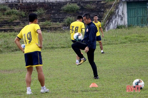 CLB Bóng đá Hồng Lĩnh Hà Tĩnh ra quân tập luyện đầu năm mới