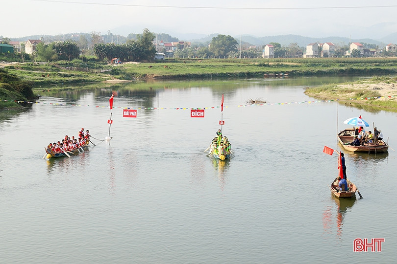 Tưng bừng lễ hội đua thuyền truyền thống trên sông Ngàn Phố