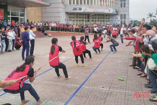 Sôi nổi giải kéo co thị xã Hồng Lĩnh mừng xuân Kỷ Hợi
