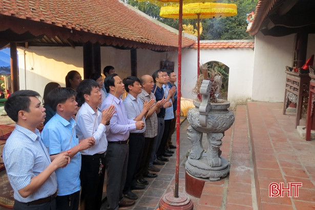 Thành kính lễ báo ân Đô đài ngự sử Bùi Cầm Hổ