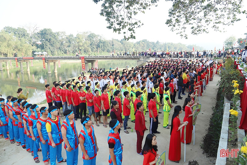 Tưng bừng lễ hội đua thuyền truyền thống trên sông Ngàn Phố