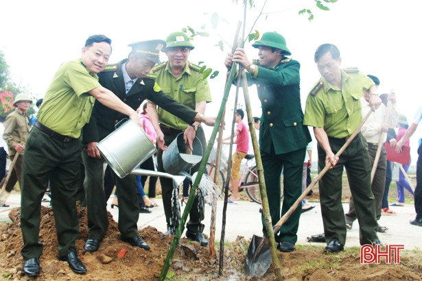 Bí thư Tỉnh ủy Lê Đình Sơn tham gia "Tết trồng cây" tại TP Hà Tĩnh ảnh 8 Bí thư Tỉnh ủy Lê Đình Sơn tham gia “Tết trồng cây” tại TP Hà Tĩnh