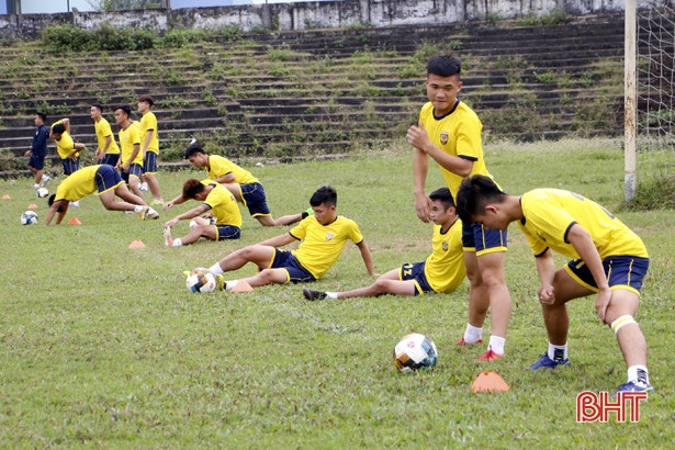 CLB Bóng đá Hồng Lĩnh Hà Tĩnh ra quân tập luyện đầu năm mới