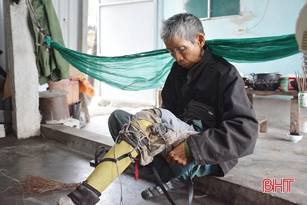 Vợ chồng thương binh 80 tuổi “nuốt nước mắt” nhốt con hơn 40 năm trong phòng kín