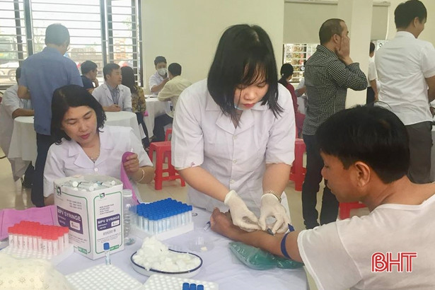 Chủ động xét nghiệm ma túy cho lái xe dịch vụ vận tải ở Hà Tĩnh