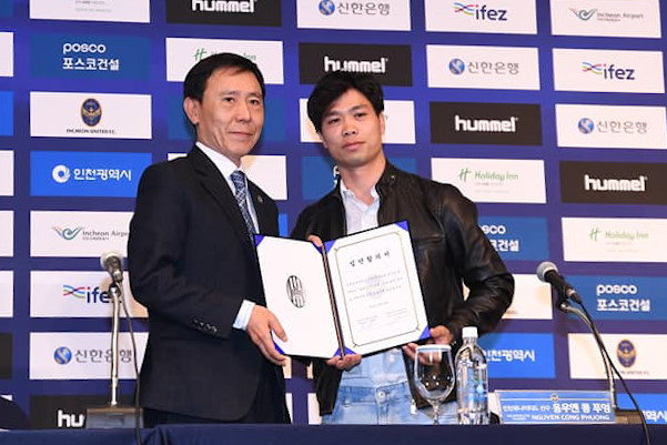 Công Phượng cười rạng rỡ trong ngày ra mắt Incheon tại Hàn Quốc