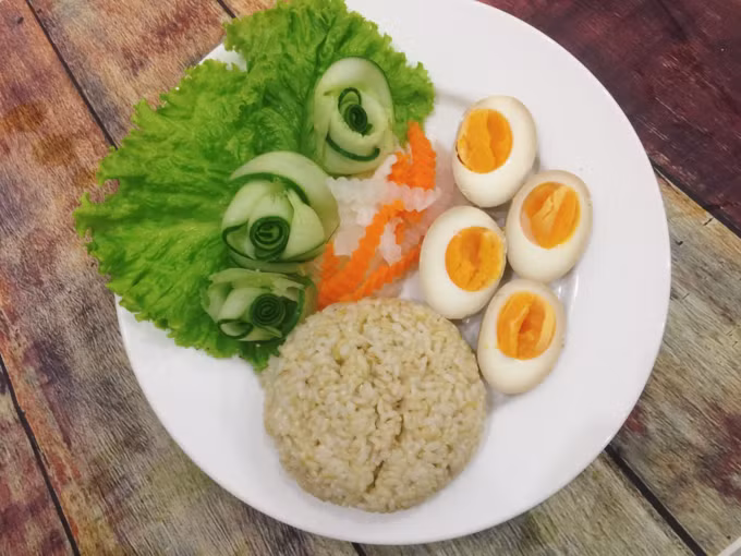 Cách làm trứng gà ngâm xì dầu ngon đậm đà, ai cũng mê