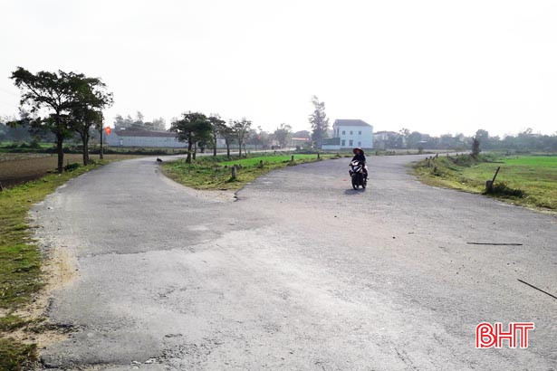 Đường Tiên Yên chưa tiếp tục thi công thì cần có biển cảnh báo