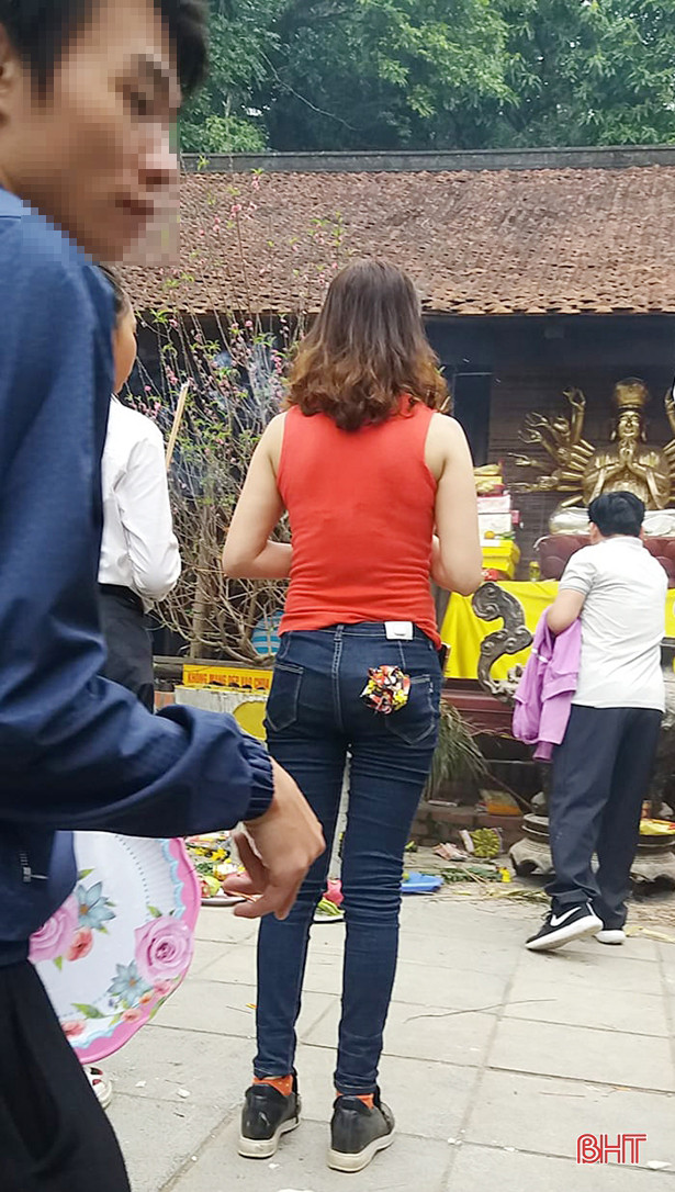 Nhếch nhác, lãng phí vẫn còn diễn ra tại các đền, chùa ở Hà Tĩnh