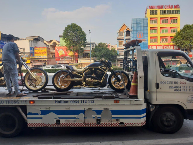 Bộ sưu tập môtô mạ vàng hàng độc trị giá hơn 7 tỷ đồng tại Việt Nam