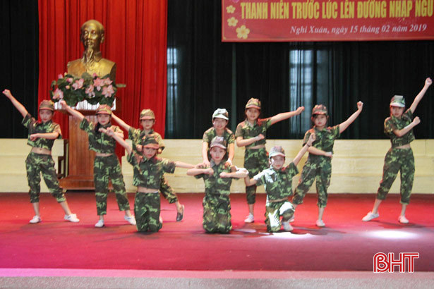 Nghi Xuân giao lưu, gặp mặt tân binh chuẩn bị lên đường nhập ngũ