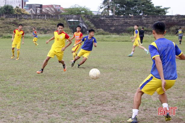 CLB Bóng đá Hồng Lĩnh Hà Tĩnh ra quân tập luyện đầu năm mới
