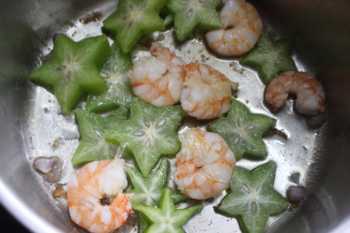 Canh tôm chua nấu khế giải ngấy sau tết cực ngon