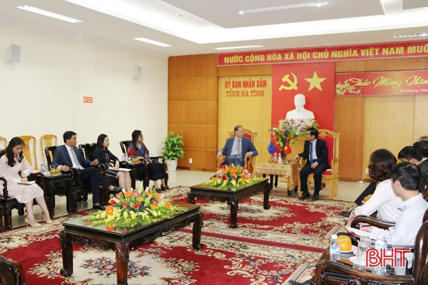 Trưởng phái đoàn Liên minh châu Âu tại Việt Nam chúc tết Hà Tĩnh