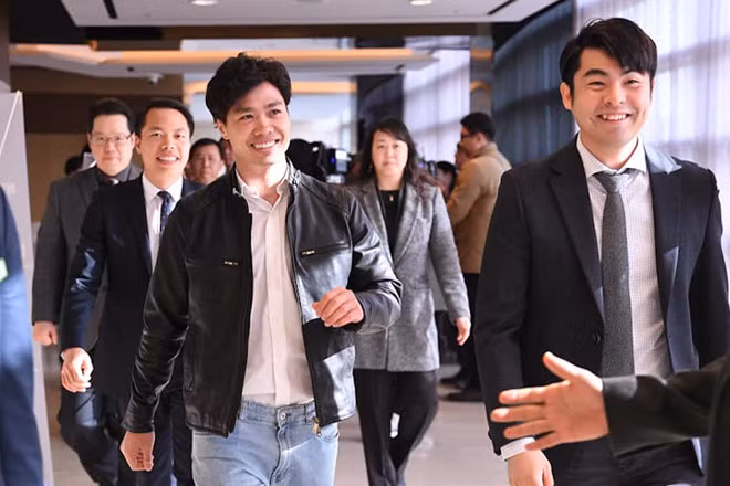 Công Phượng cười rạng rỡ trong ngày ra mắt Incheon tại Hàn Quốc