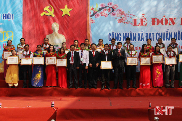 Xuân Hội đón nhận bằng công nhận xã đạt chuẩn nông thôn mới