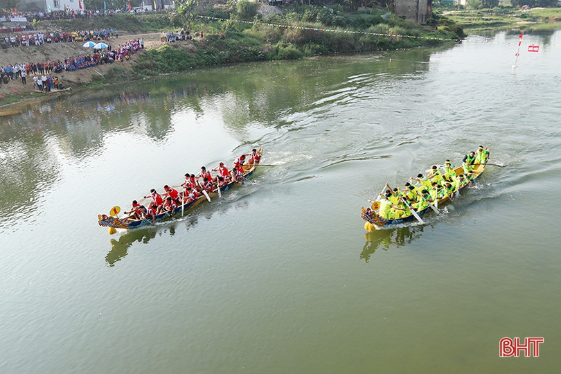 Tưng bừng lễ hội đua thuyền truyền thống trên sông Ngàn Phố