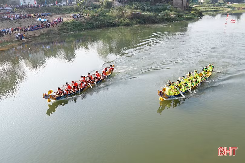 Tưng bừng lễ hội đua thuyền truyền thống trên sông Ngàn Phố