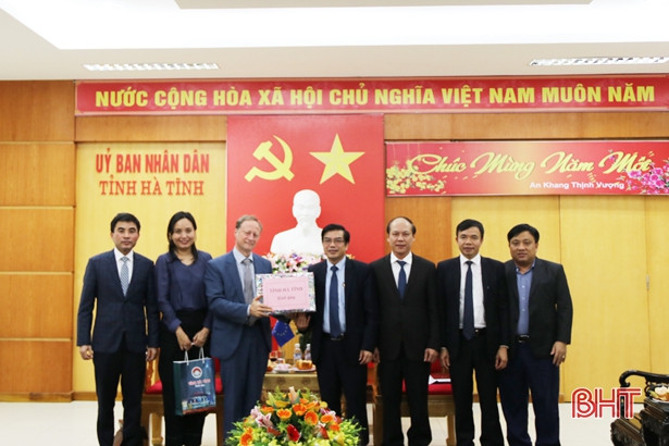 Trưởng phái đoàn Liên minh châu Âu tại Việt Nam chúc tết Hà Tĩnh