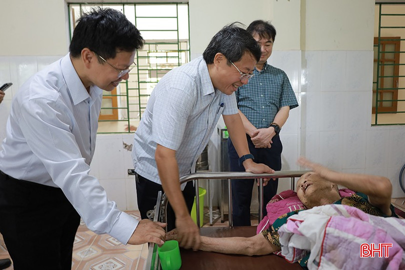Trung tâm Điều dưỡng người có công và Bảo trợ xã hội Hà Tĩnh - nơi đang nuôi dưỡng, chăm sóc thương binh, bệnh binh và thân nhân liệt sĩ. Trung tâm Điều dưỡng người có công và Bảo trợ xã hội Hà Tĩnh - nơi đang nuôi dưỡng, chăm sóc thương binh, bệnh binh và thân nhân liệt sĩ.