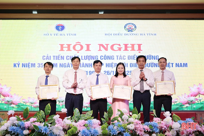 Vietnam Nursing Association awarded certificates of merit to 4 individuals with outstanding achievements. bqbht_br_bang-khen-cho-4-ca-nhan.jpg
