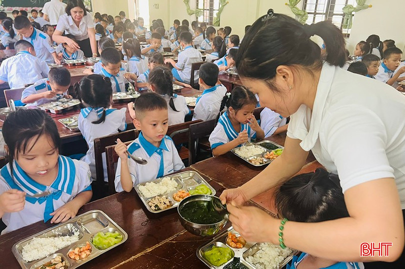 Bữa ăn bán trú tại trường Tiểu học 2 Tân Lâm Hương (phường Hà Huy Tập). bqbht_br_suat-com4.png