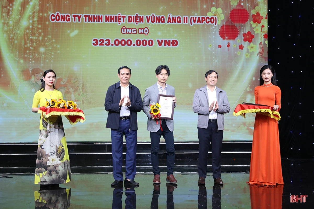 Gần 12 tỷ đồng ủng hộ chương trình “Xuân ấm áp - Tết yêu thương”