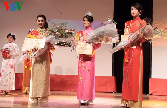 Áo dài được nhiều người chọn là lễ phục của nữ (Ảnh minh họa: Thùy Vân)