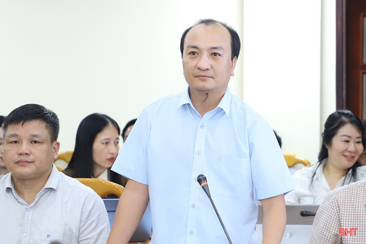 Ông Nguyễn Duy Đức - Giám đốc Ban quản lý dự án đầu tư xây dựng công trình giao thông và phát triển đô thị tỉnh báo cáo kết quả giải ngân các dự án. bqbht_br_6.jpg