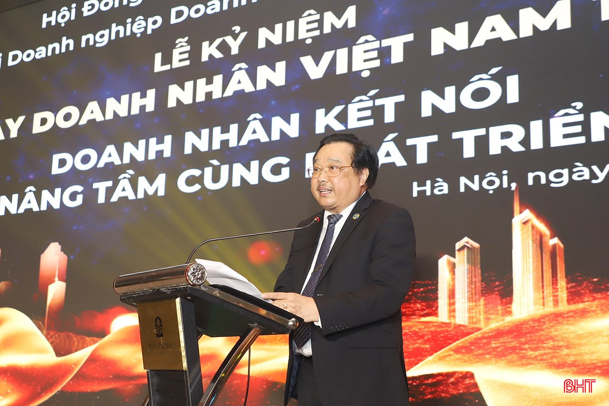 Ông Phạm Danh Tín - Chủ tịch Hội Doanh nghiệp Doanh nhân tỉnh Hà Tĩnh tại Hà Nội phát biểu tại lễ kỷ niệm. bqbht_br_2.jpg