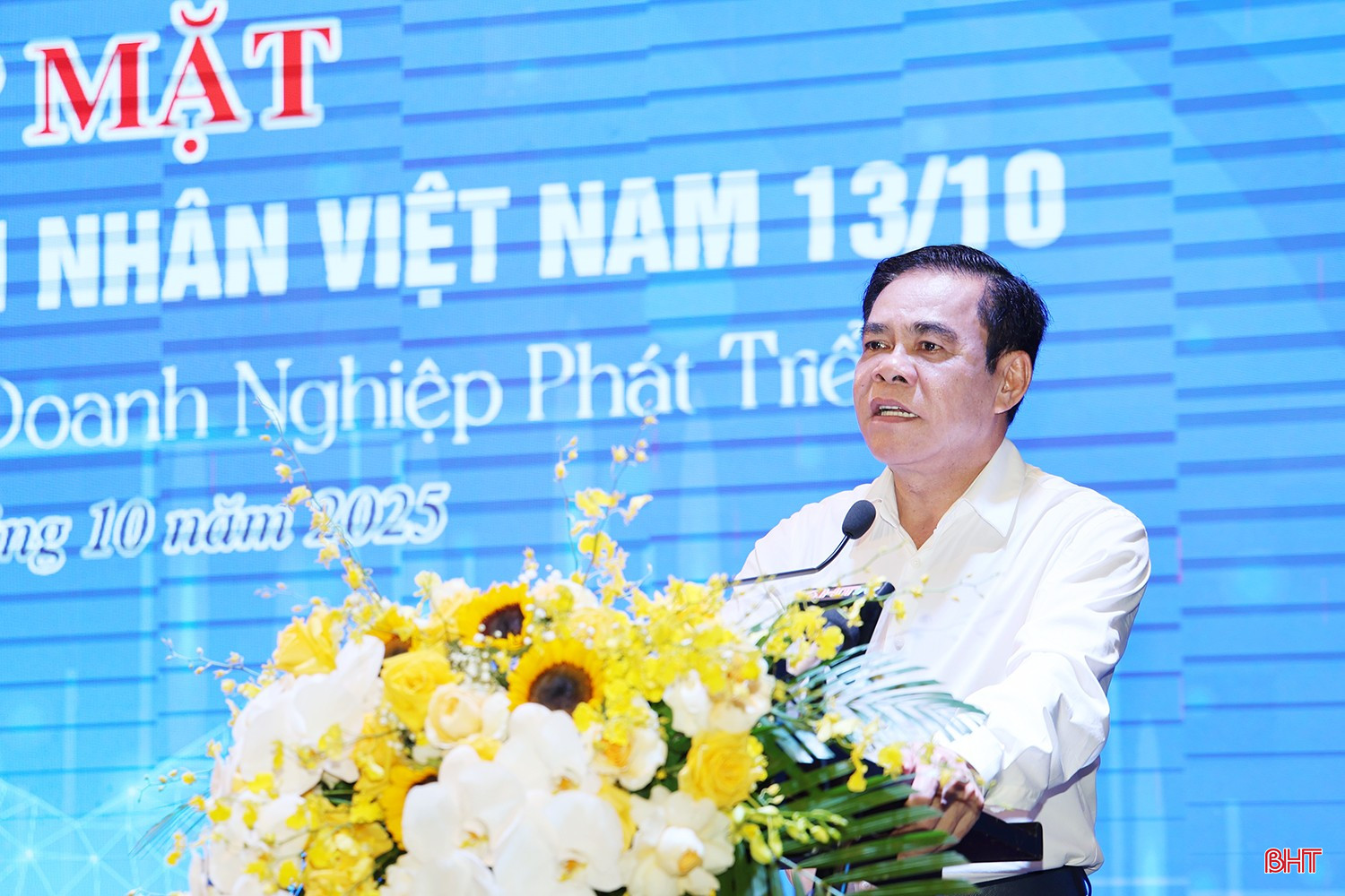 Chủ tịch UBND tỉnh Võ Trọng Hải phát biểu tại chương trình. bqbht_br_7.jpg