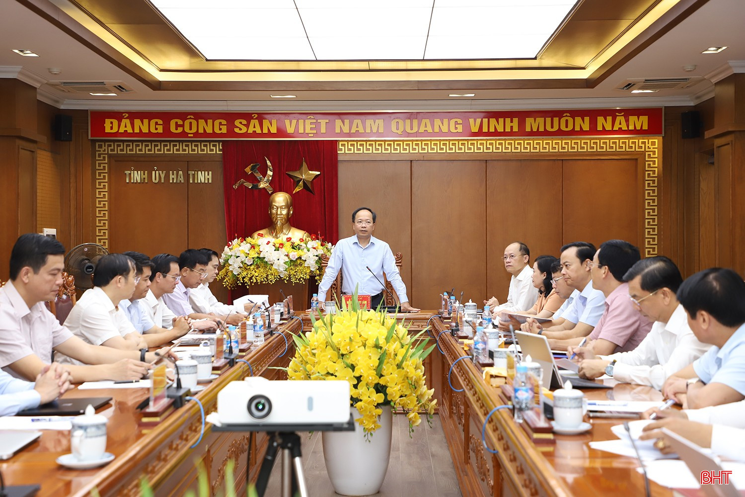 Bí thư Tỉnh ủy Nguyễn Duy Lâm chủ trì cuộc họp. bqbht_br_6.jpg