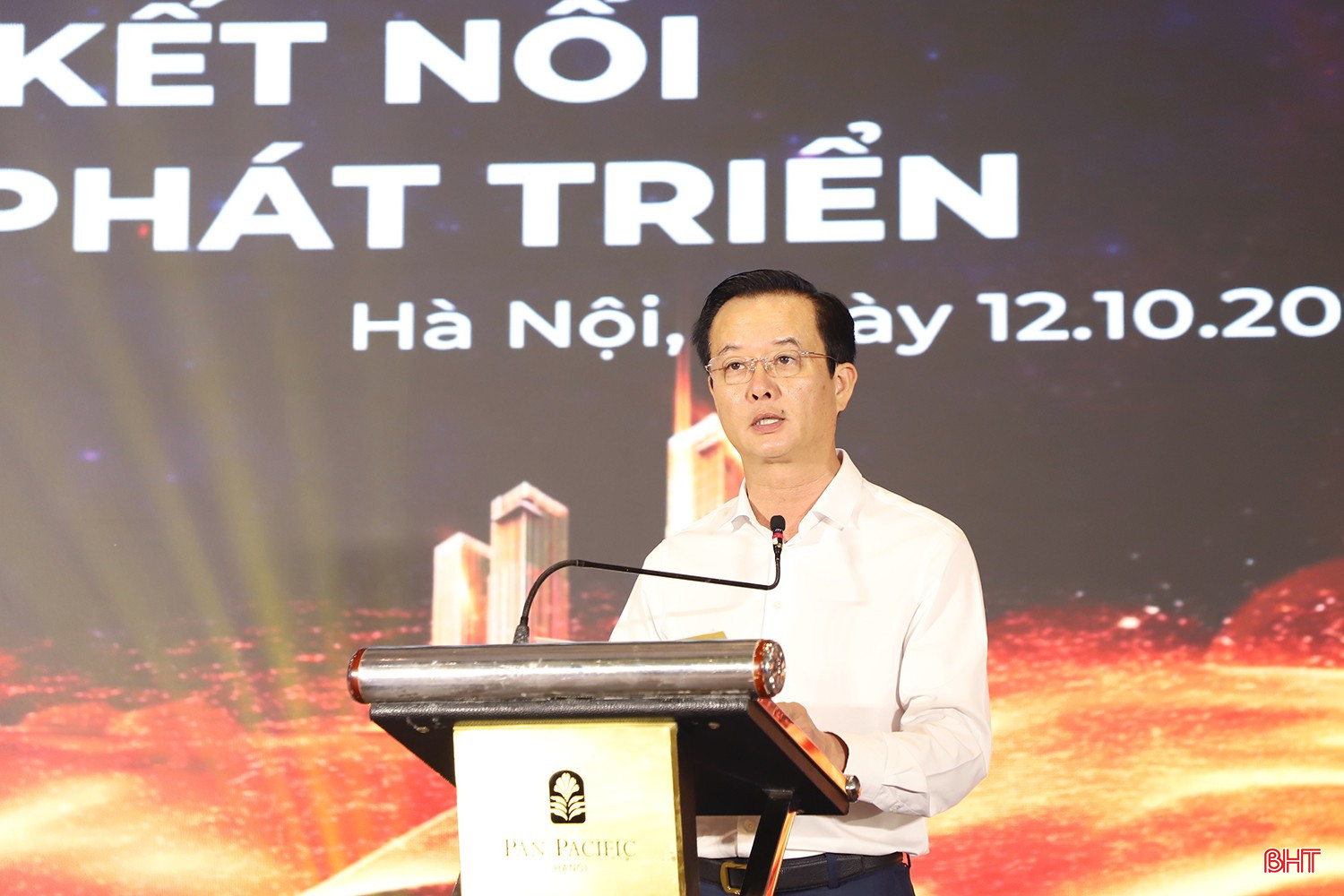 Phó Chủ tịch UBND tỉnh Trần Báu Hà phát biểu chúc mừng tại lễ kỷ niệm. bqbht_br_9.jpg