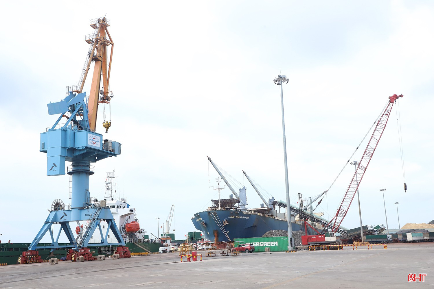 Hà Tĩnh hiện có trên 13.000 doanh nghiệp và đơn vị trực thuộc. bqbht_br_a23.jpg