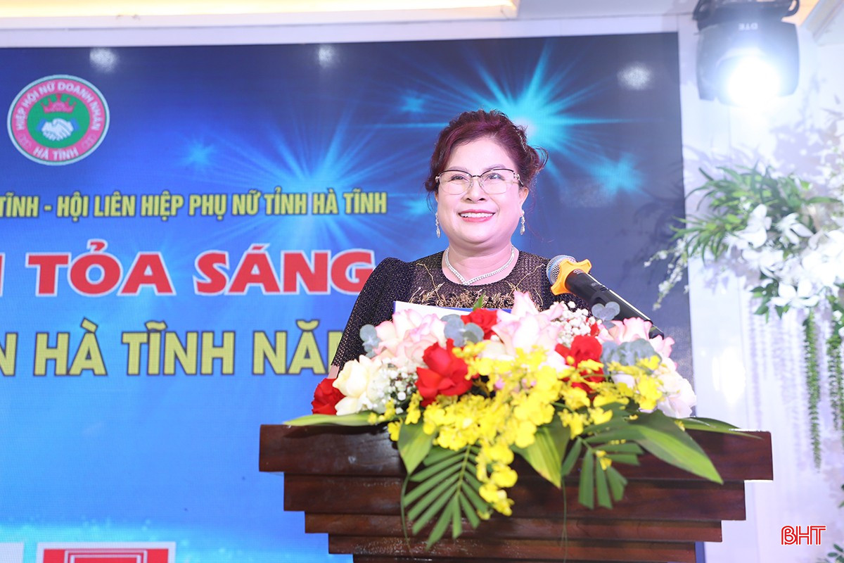 Bà Lê Thị Như Thủy - Chủ tịch Hiệp hội Nữ doanh nhân Hà Tĩnh phát biểu tại chương trình. bqbht_br_2-1692.jpg