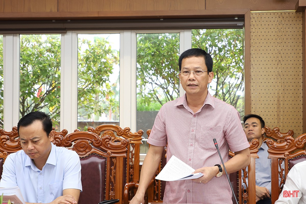 Đồng chí Nguyễn Trọng Hiếu - Ủy viên BTV Tỉnh ủy, Giám đốc Sở Tài chính báo cáo tại cuộc họp. bqbht_br_1.jpg