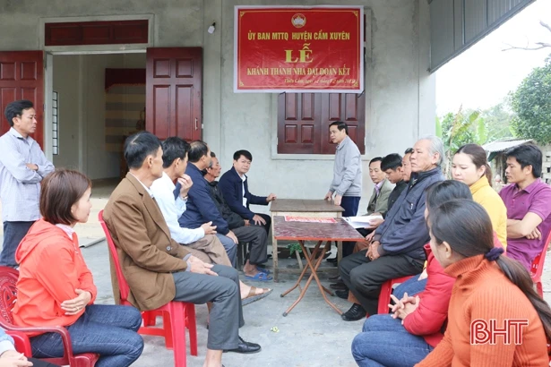 MTTQ huyện Cẩm Xuyên hỗ trợ hộ nghèo làm nhà đại đoàn kết
