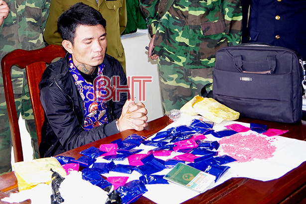 “Xách tay” gần 10.000 viên hồng phiến qua cửa khẩu Cầu Treo vào Việt Nam