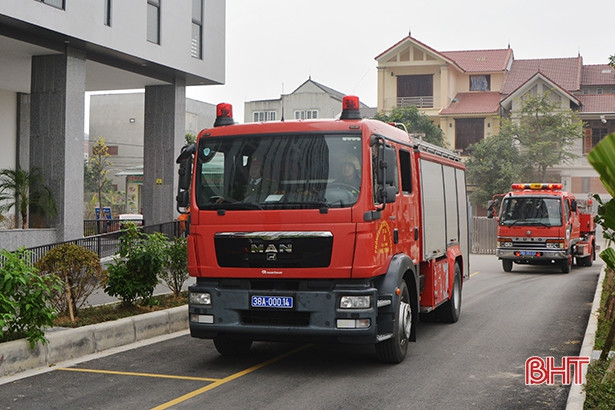 Diễn tập chữa cháy ở chung cư nhà ở xã hội Hà Tĩnh