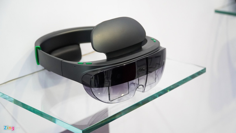 Smartphone đầu tiên có camera dưới màn hình, bỏ hết cổng kết nối