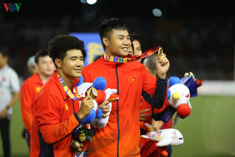 Khoảnh khắc U22 Việt Nam nhận HCV lịch sử ở SEA Games 30